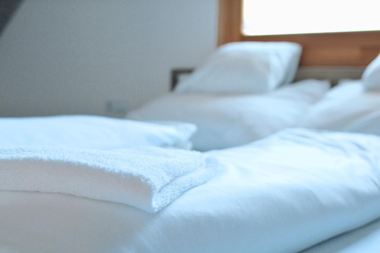 Matko Airport Es Elmenykoezpont Bed & Breakfast Eksteriør bilde